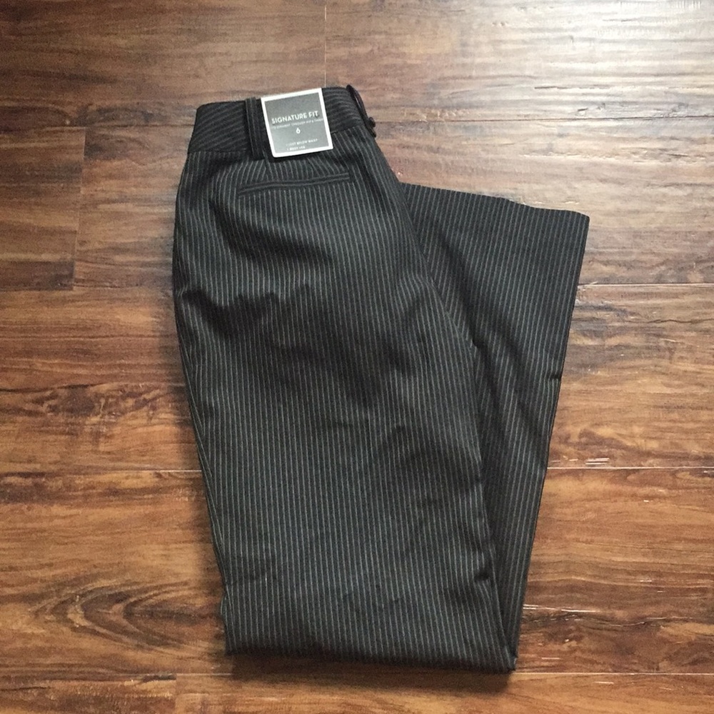 Ann Taylor Black pinstripe dress pants. Size 6